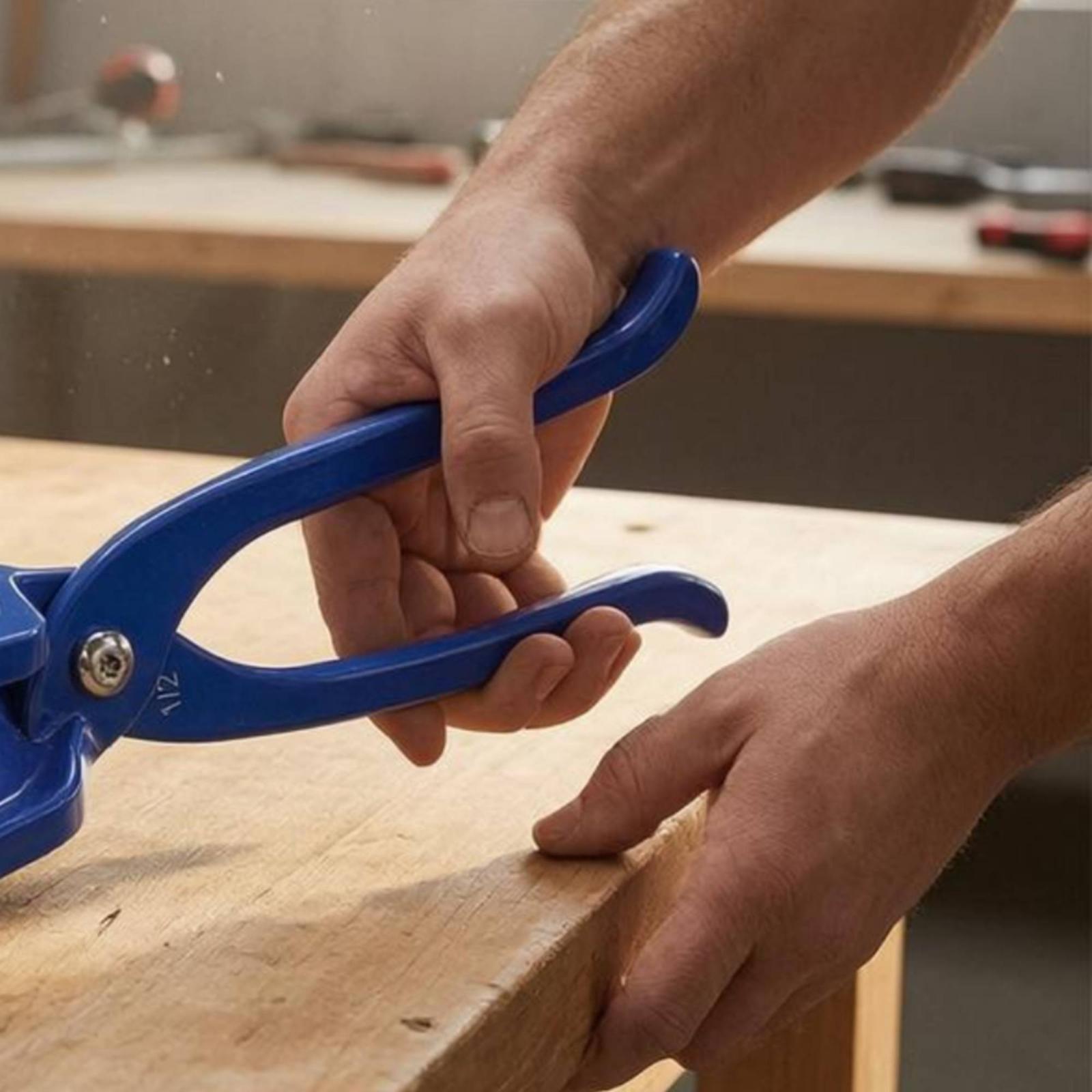 Pliers - 冷却システム用パイププライヤー。アルミニウム製の本体で、適切なグリップ力を実現し、日常的な配管作業に最適。